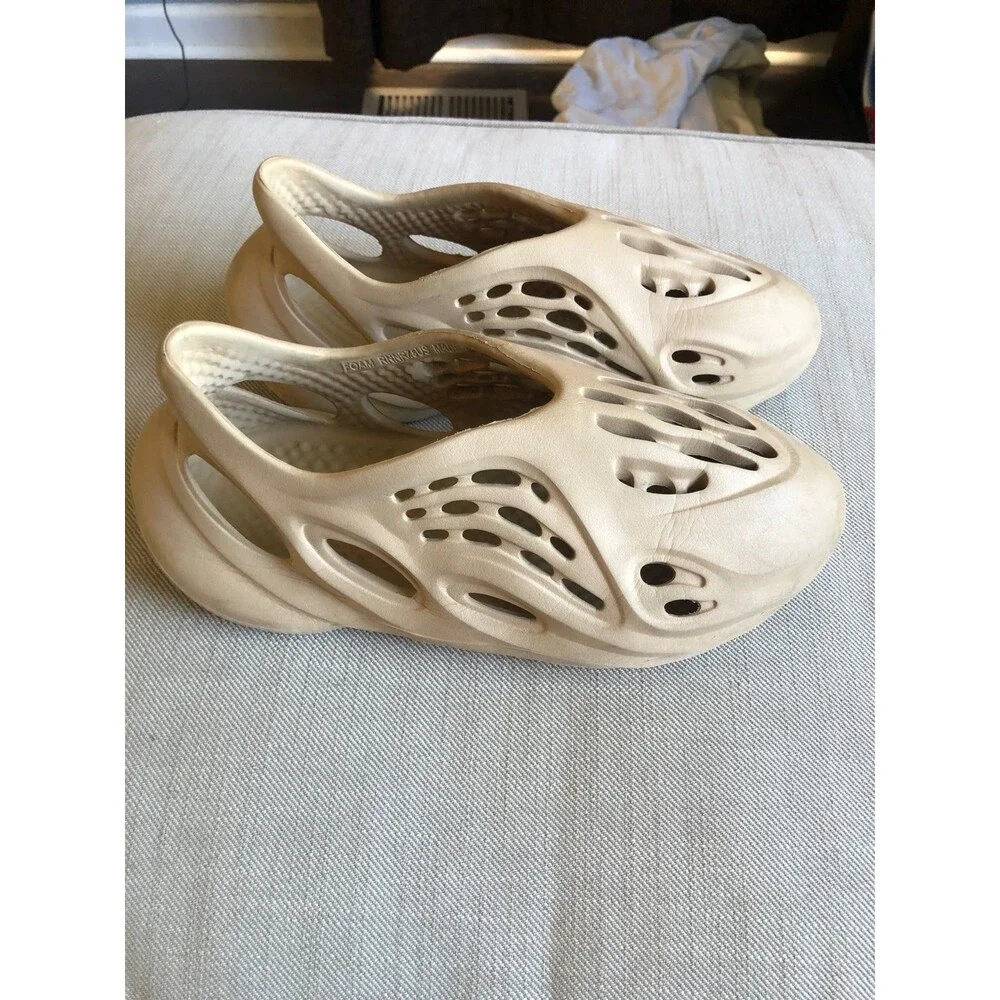Yeezy Foam RNR Size 9